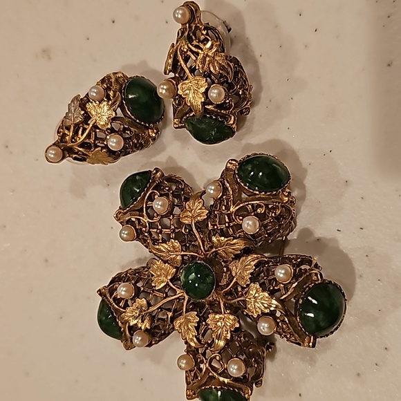 Vintage Pin With earrings to match - Picture 2 of 3